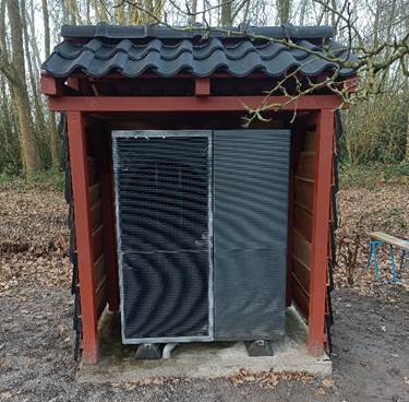 Afbeelding met buitenshuis, boom, grond, gebouw

Door AI gegenereerde inhoud is mogelijk onjuist.